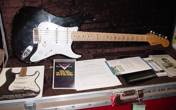 th_800px-Fender_Stratocaster_Blackie(Tribute_Model)